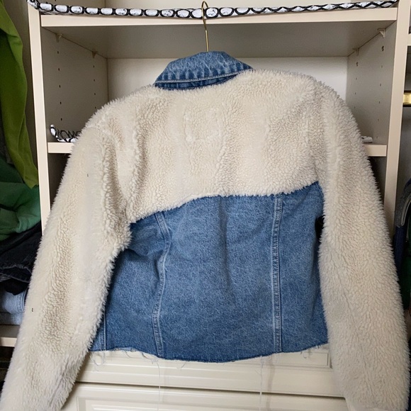 Abercrombie & Fitch cropped denim/sherpa jacket - Picture 2 of 4
